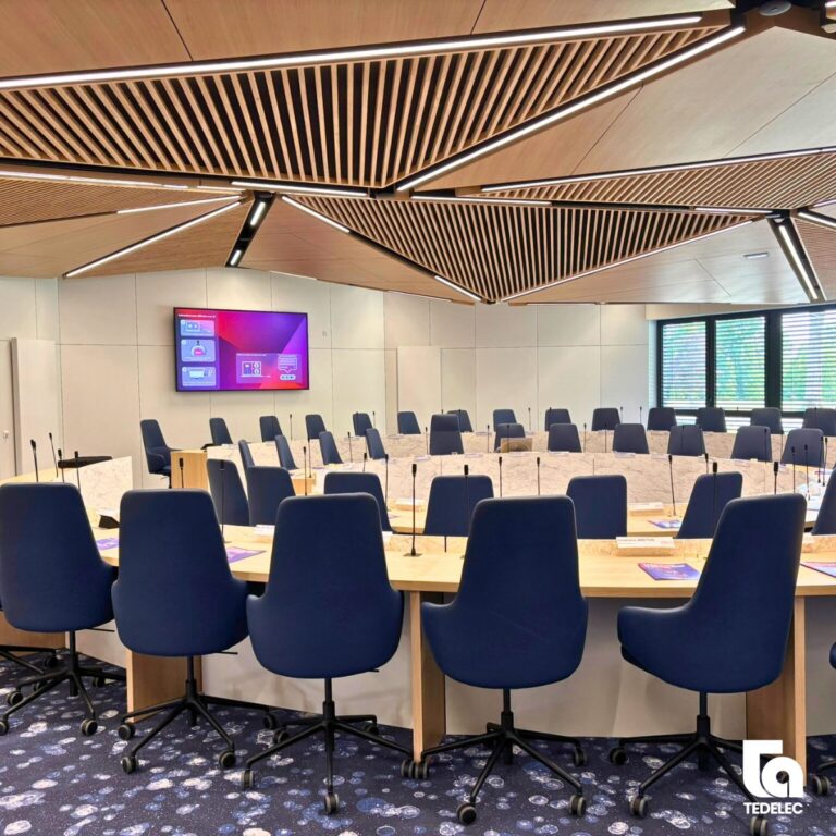 TEDELEC Vendée a eu le plaisir de collaborer avec Eiffage Énergie Montaigu pour équiper la toute nouvelle salle du conseil de la Communauté d’agglomération Terres de Montaigu