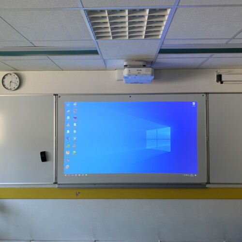 Solution interactive clé en main Solution interactive clé en main par TEDELEC : vidéoprojecteur ultra-courte focale Epson, intégration sur tableau blanc triptyque, et diffusion en réseau local. Une réponse performante aux besoins des établissements scolaires en matière d'enseignement numérique.