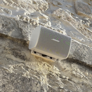 Détail – enceinte extérieure Bose Détail – enceinte extérieure Bose